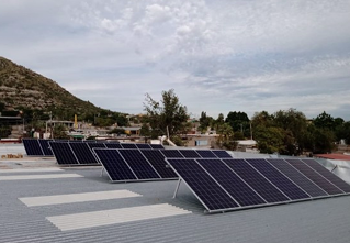 Diseño y Construcción de Sistema Fotovoltaico Interconectado de 9.24 kW en Ferretería